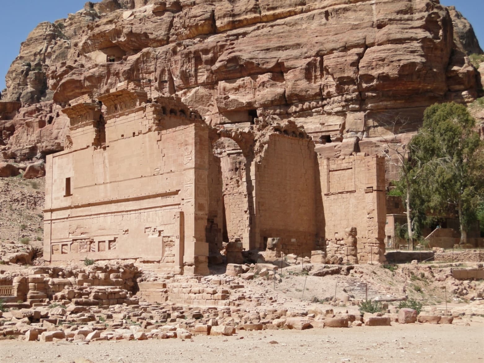 قصر البنت : ابداع الأنباط في العمارة.